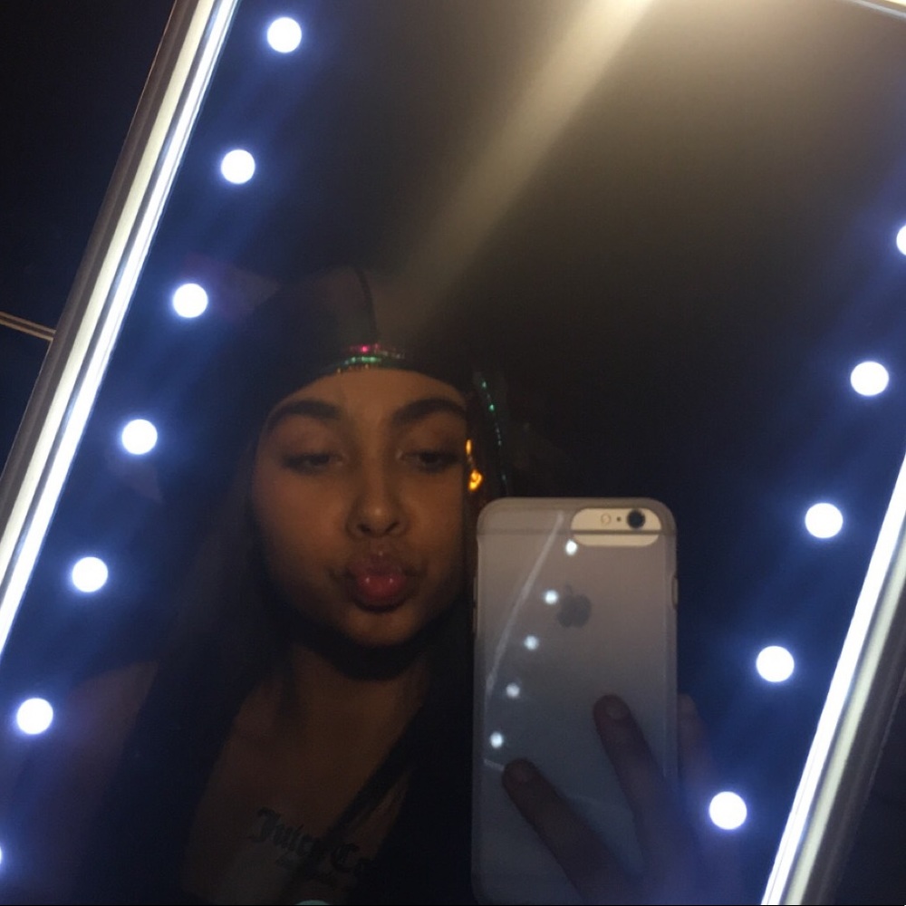 Meet your Posher, Takari